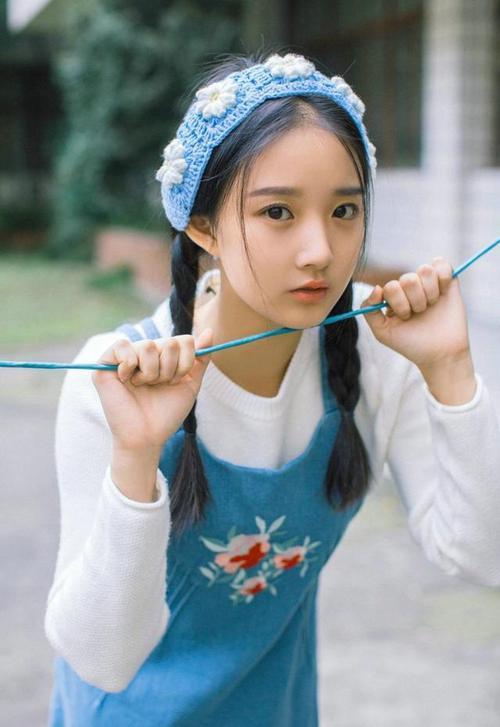 FB体育网页版-“德甲联赛逐渐展开高潮，球队状态火热”，德甲联赛集锦