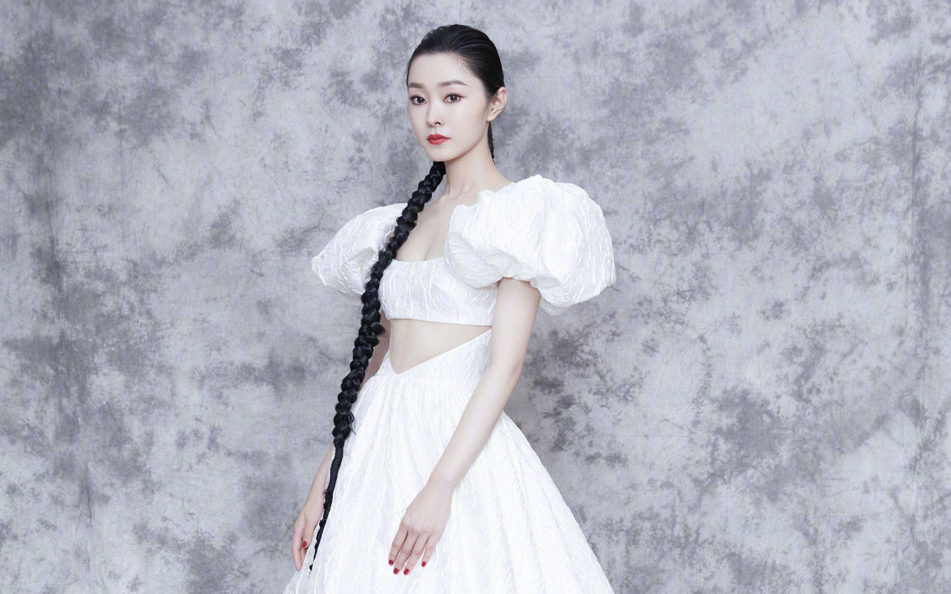 FB体育下载-“泥泞火花：雨后赛道的疯狂对决”，雨后泥泞的路