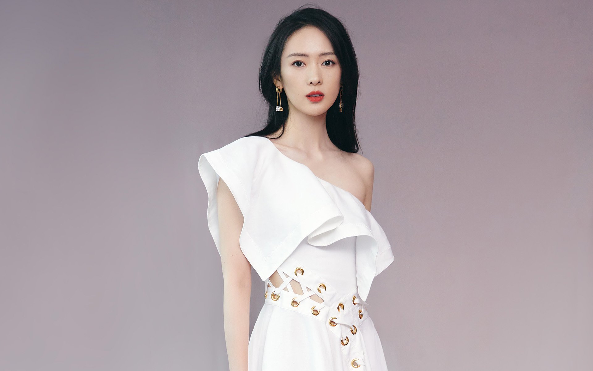 FB体育官网-山野采蘑菇徒步,与大自然亲密接触,山上采蘑菇