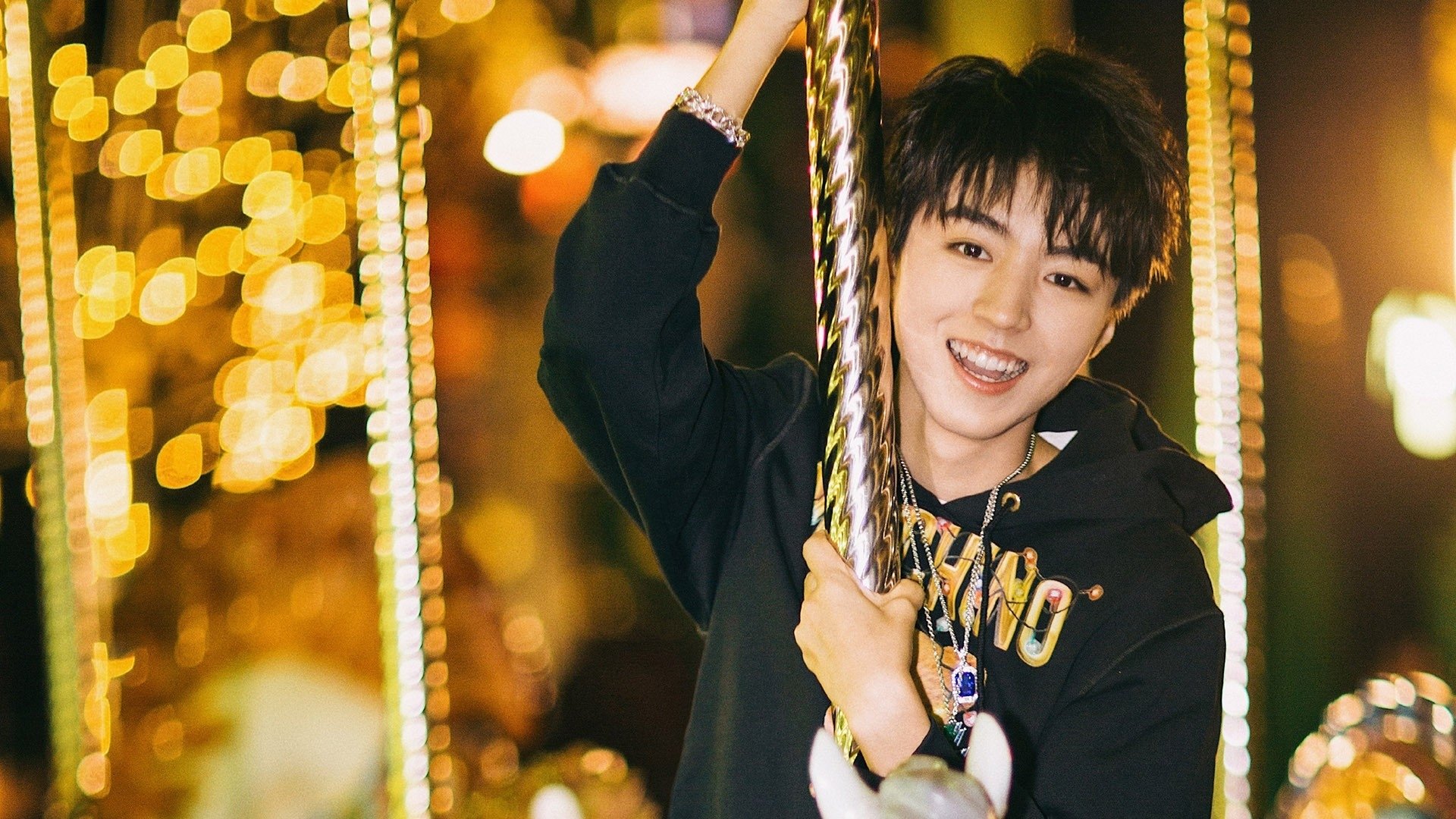 FBSPORTS-莱切斯特城主场胜利,继续向前迈进,莱切斯特城主场球衣